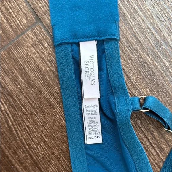 Victoria's Secret Dream Angels Lined Demi Lace Underwire Bra 38D - Picture 2 of 7